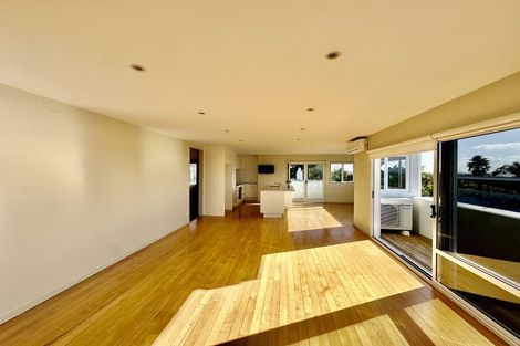 Photo of property in 150 Aberdeen Road, Campbells Bay, Auckland, 0620