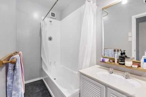 Photo of property in 63 Overtoun Terrace, Hataitai, Wellington, 6021