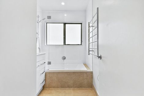 Photo of property in 1/1032 East Coast Road, Fairview Heights, Auckland, 0630