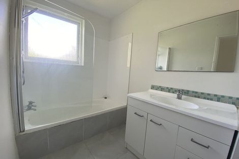 Photo of property in 2/58 Peach Road, Glenfield, Auckland, 0629