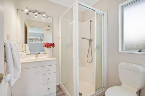 Photo of property in 28 Tyburn Lane, Unsworth Heights, Auckland, 0632
