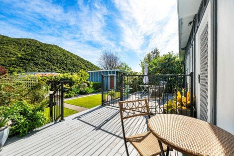 Photo of property in 24 Beach Road, Waikawa, Picton, 7220