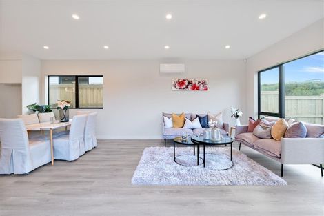 Photo of property in 38 Whakairo Crescent, Gulf Harbour, 0930