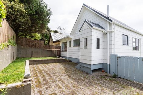 Photo of property in 104a Allington Road, Karori, Wellington, 6012
