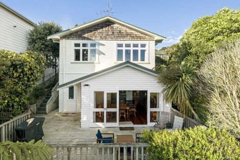 Photo of property in 93 Northland Road, Northland, Wellington, 6012