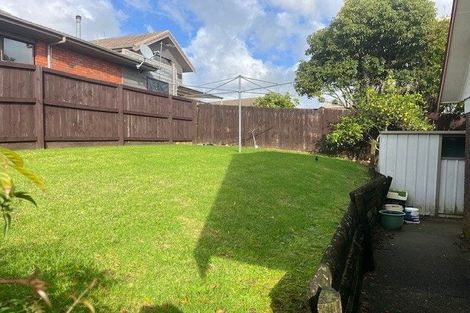 Photo of property in 1 Kincraig Place, Highland Park, Auckland, 2010