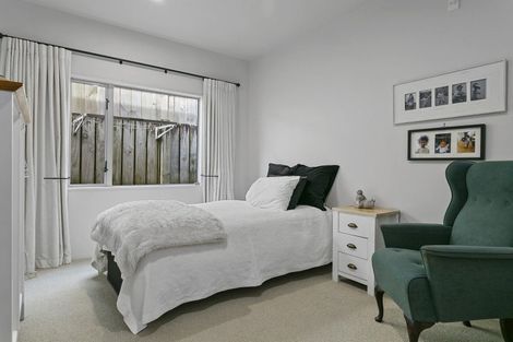 Photo of property in 208 Lake Terrace, Hilltop, Taupo, 3330