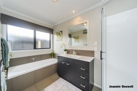 Photo of property in 5 Levi Place, Kelvin Grove, Palmerston North, 4414
