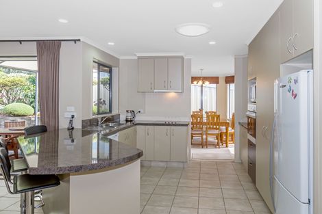 Photo of property in 66 Grovenor Drive, Orewa, 0931