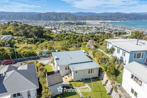 Photo of property in 17 Maungaraki Road, Korokoro, Lower Hutt, 5012