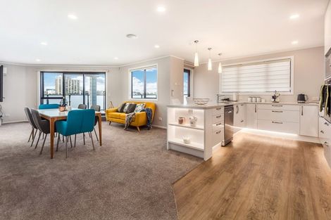 Photo of property in 12/11 Jack Conway Avenue, Manukau, Auckland, 2104