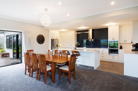 Photo of property in 10 Coutts Way, Fitzherbert, Palmerston North, 4410