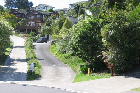 Photo of property in 2/9 Stitchbird Close, Murrays Bay, Auckland, 0630