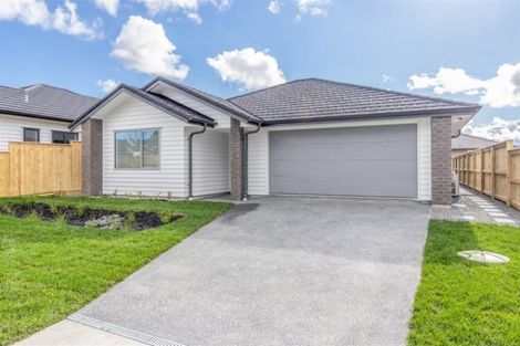 Photo of property in 19 Papa Orchard Drive, Kumeu, 0810
