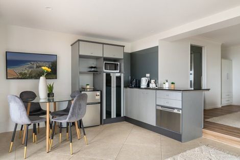 Photo of property in 30 Marine Parade, Mount Maunganui, 3116