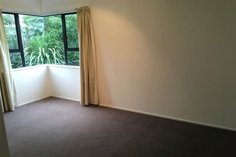 Photo of property in 2/5 Seaford Place, Murrays Bay, Auckland, 0630