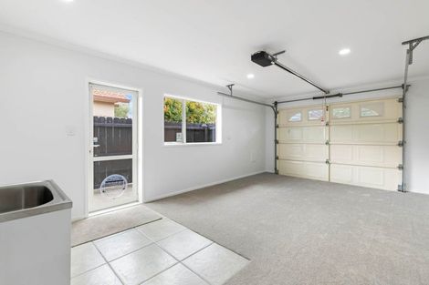 Photo of property in 8 Willowbank Close, East Tamaki Heights, Auckland, 2016