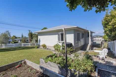 Photo of property in 17 Lyndhurst Road, Te Atatu South, Auckland, 0610