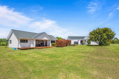 Photo of property in 73 Motu Road, Kumeu, 0891