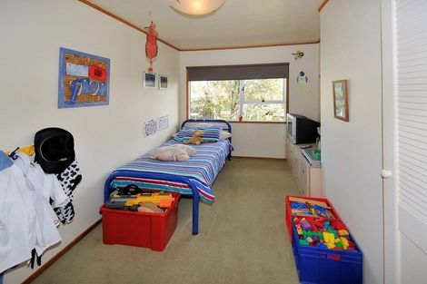 Photo of property in 20 Santiago Crescent, Unsworth Heights, Auckland, 0632