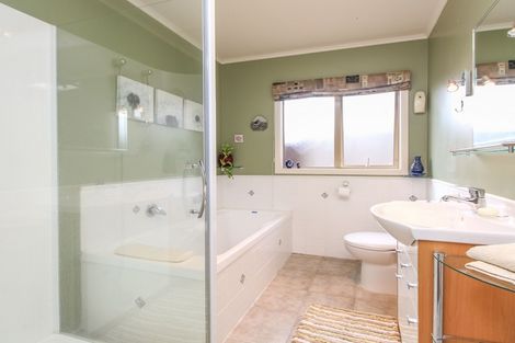 Photo of property in 91 Taikata Road, Te Atatu Peninsula, Auckland, 0610