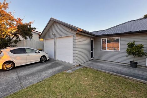 Photo of property in 2 Burgundy Park Avenue, Henderson, Auckland, 0612