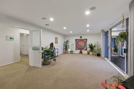 Photo of property in 22 Windfall Grove, Greenhithe, Auckland, 0632