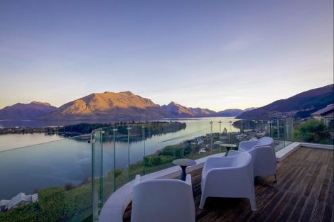 Photo of property in 10 Peregrine Place, Queenstown, 9300