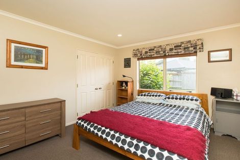 Photo of property in 6 Kea Place, Fitzherbert, Palmerston North, 4410