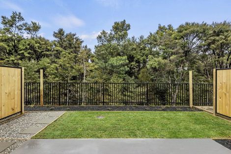 Photo of property in 30 Te Aniwaniwa Terrace, Albany, 0632