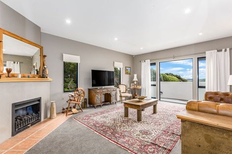 Photo of property in 11 Glengavel Grove, Papakowhai, Porirua, 5024