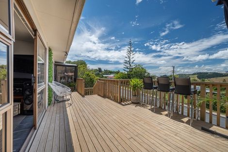 Photo of property in 17 Rautawhiri Road, Helensville, 0800