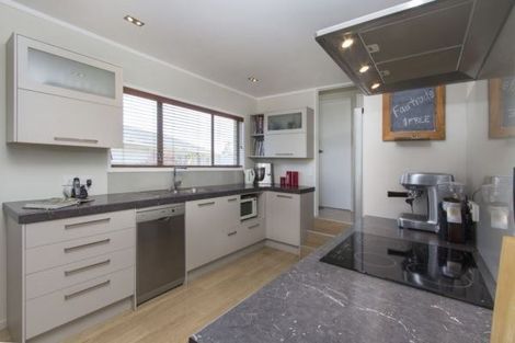 Photo of property in 41 Walworth Avenue, Pakuranga Heights, Auckland, 2010