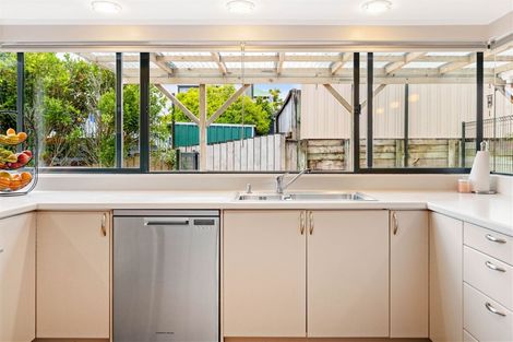 Photo of property in 11 Darcy Place, Massey, Auckland, 0614