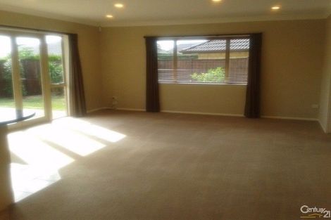 Photo of property in 9 Elwyn Close, Flat Bush, Auckland, 2016