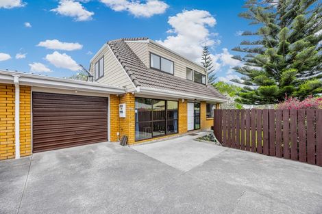 Photo of property in 4/17 Ross Martin Court, Conifer Grove, Takanini, 2112