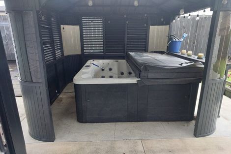 Photo of property in 8 Opouatu Avenue, Glenbrook, 2681