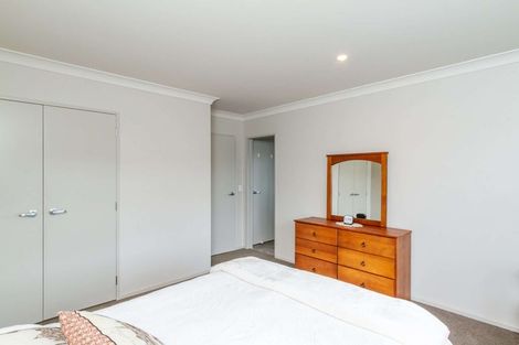Photo of property in 32 Speldhurst Grove, Stokes Valley, Lower Hutt, 5019