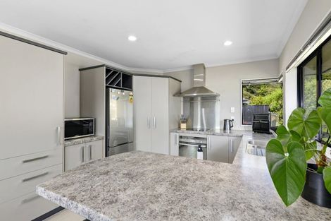 Photo of property in 15 Aragon Grove, Kingsley Heights, Upper Hutt, 5018