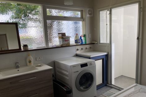 Photo of property in 28 Apuka Street, Brooklyn, Wellington, 6021