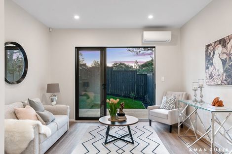 Photo of property in 93 Woodglen Road, Glen Eden, Auckland, 0602