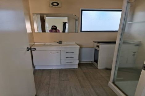 Photo of property in 43 Walworth Avenue, Pakuranga Heights, Auckland, 2010