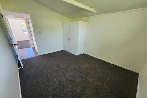 Photo of property in 52 Taipari Road, Te Atatu Peninsula, Auckland, 0610