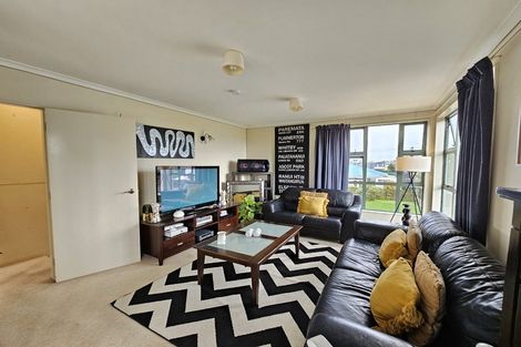 Photo of property in 2 Park Avenue, Titahi Bay, Porirua, 5022