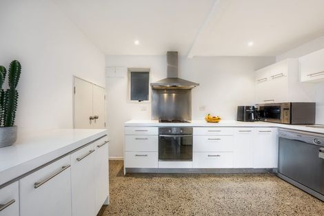 Photo of property in 1a Highgrove Lane, Totara Vale, Auckland, 0632