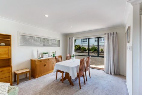 Photo of property in 2/12 Richards Avenue, Forrest Hill, Auckland, 0620