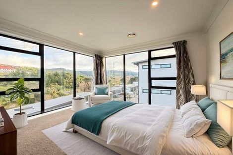 Photo of property in 13 Ara Patukawenga, Tawa, Wellington, 5028