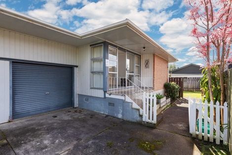Photo of property in 2/185 Henderson Valley Road, Henderson, Auckland, 0612