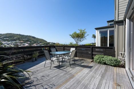 Photo of property in 10/3 Severn Street, Island Bay, Wellington, 6023