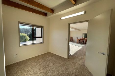 Photo of property in 2 Arthur Road, Paraite, New Plymouth, 4373